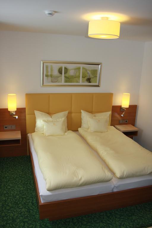 Hotel Sonnenhof Timelkam Exterior photo