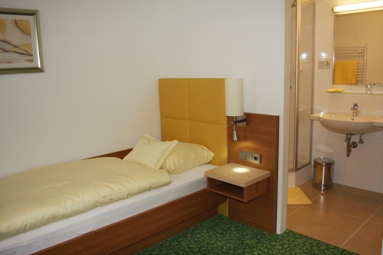 Hotel Sonnenhof Timelkam Exterior photo